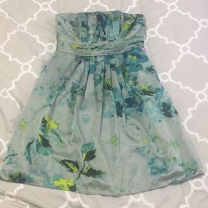 The Limited strapless dress size 4 with pockets!